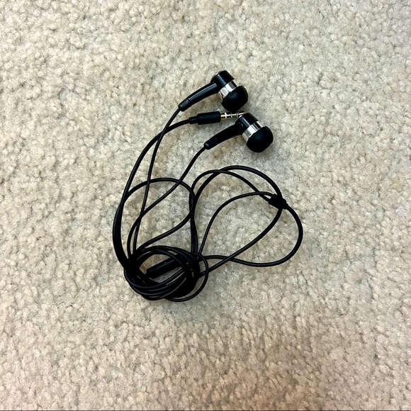 Samsung Other - NWOT Samsung earpods